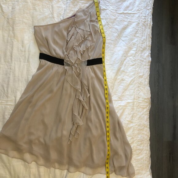 NWT Smart Set Ethereal Asymmetric One Shoulder Ruffles Waist Dress Taupe 4 Small - Picture 12 of 12